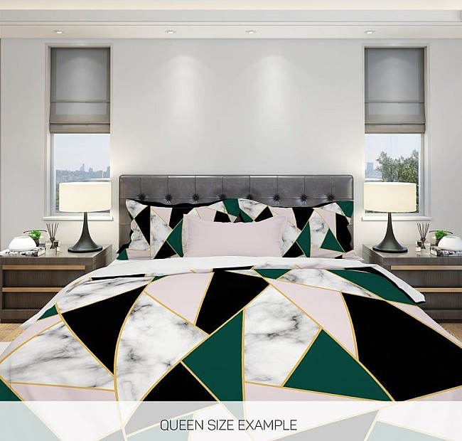 Луксозно спално бельо Триъгълници - Подарете си страхотно качество на съня с комплекта спално бельо Триъгълници от паучен сатен и 3Д принт със сублимация.