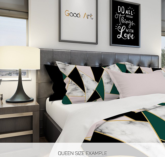 Луксозно спално бельо Триъгълници - Подарете си страхотно качество на съня с комплекта спално бельо Триъгълници от паучен сатен и 3Д принт със сублимация.
