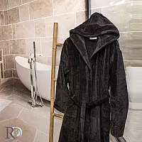 Мъжки луксозен халат за баня Моника черно, Спалното Бельо - Магазин за спално бельо Мъжки луксозен халат за баня Моника черно - Качествен халат за баня в изискан черен цвят подходящ за мъже Материята е плътен памук, а изработката перфектна, благодарение на Роксима Дрийм.