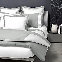 Италианско спално бельо Signoria Firenze Double White Silver 300TC нишки, Спалното Бельо - Магазин за спално бельо Италианско спално бельо Signoria Firenze Double White Silver 300TC нишки - Открийте идеалния баланс между елегантна простота и изискан комфорт с този двулицев спален комплект от колекцията Double на Signoria Firenze.