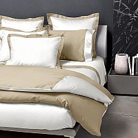 Италианско спално бельо Signoria Firenze Double White Taupe 300TC нишки, Спалното Бельо - Магазин за спално бельо Италианско спално бельо Signoria Firenze Double White Taupe 300TC нишки - Съчетавайки свежест и стил за младия дух, този съвременен спален комплект от колекцията Double на Signoria Firenze предлага модерна визия с контрастни бордове, голяма практичност и