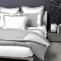 Италианско спално бельо Signoria Firenze Double White Silver 300TC нишки, Спалното Бельо - Магазин за спално бельо Италианско спално бельо Signoria Firenze Double White Silver 300TC нишки - Открийте идеалния баланс между елегантна простота и изискан комфорт с този двулицев спален комплект от колекцията Double на Signoria Firenze.