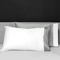 Италианско спално бельо Signoria Firenze Double White Silver 300TC нишки, Спалното Бельо - Магазин за спално бельо Италианско спално бельо Signoria Firenze Double White Silver 300TC нишки - Открийте идеалния баланс между елегантна простота и изискан комфорт с този двулицев спален комплект от колекцията Double на Signoria Firenze.