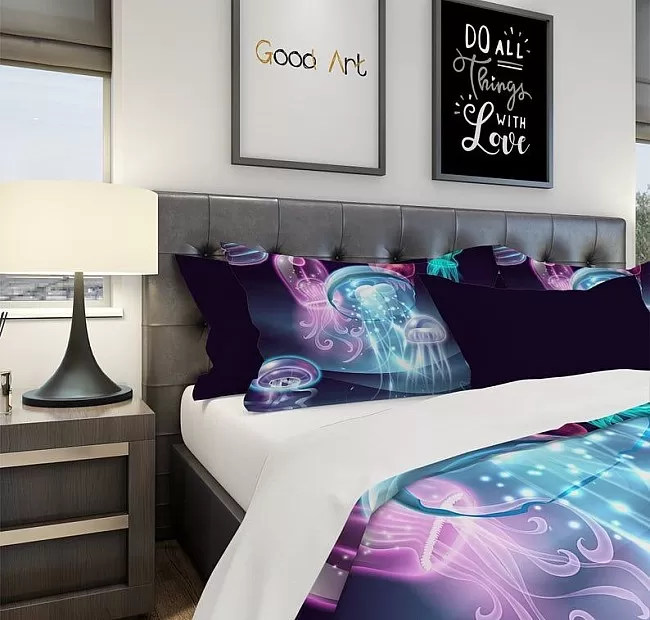 Био спално бельо 3D медузи Neon Био спално бельо 3D медузи Neon - Ако търсите неповторим и уникален дизайн, то спално бельо 3D медузи Неон е вашият правилен избор.