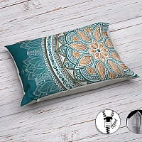 Ръчно изработен комплект спално бельо от синьо злато Boho Ръчно изработен комплект спално бельо от синьо злато Boho - Чрез закупуване на комплект спално бельо от мандала от Никол Танеф ще бъде гарантиран здравословен нощен сън и усещане за уникалност, тъй като никъде другаде не можете да намерите същите дизайни.