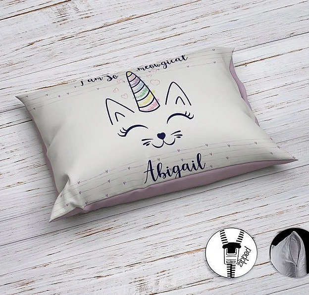 Уникален комплект детско спално бельо Cat Unicorn Уникален комплект детско спално бельо Cat Unicorn - Дизайнерско спално бельо за вашето мъниче от памучен сатен и 3Д принт върху качествен миктофибър.