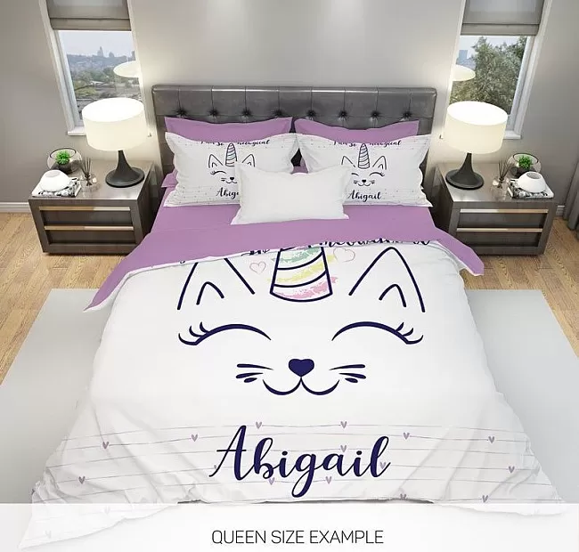 Уникален комплект детско спално бельо Cat Unicorn Уникален комплект детско спално бельо Cat Unicorn - Дизайнерско спално бельо за вашето мъниче от памучен сатен и 3Д принт върху качествен миктофибър.