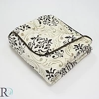 Плюшена олекотена завивка - орнаменти - Мека и топла олекотена завивка - Roxyma Dream на кафяви орнаменти, с пълнеж от 100 % силиконов пух.