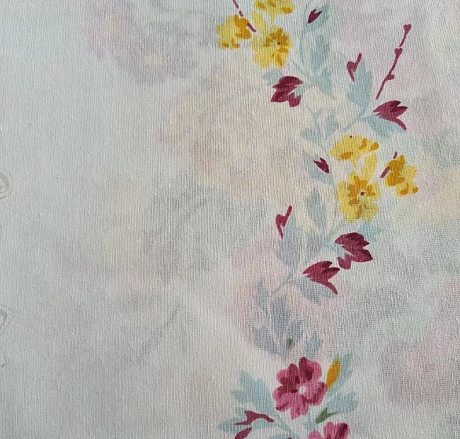 Прекрасно спално бельо Soft Flowers - Прекрасно спално бельо от качествен памучен плат в нежни цветя и орнаменти, които се преплитат хармонично и изискано.