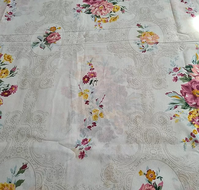 Прекрасно спално бельо Soft Flowers - Прекрасно спално бельо от качествен памучен плат в нежни цветя и орнаменти, които се преплитат хармонично и изискано.
